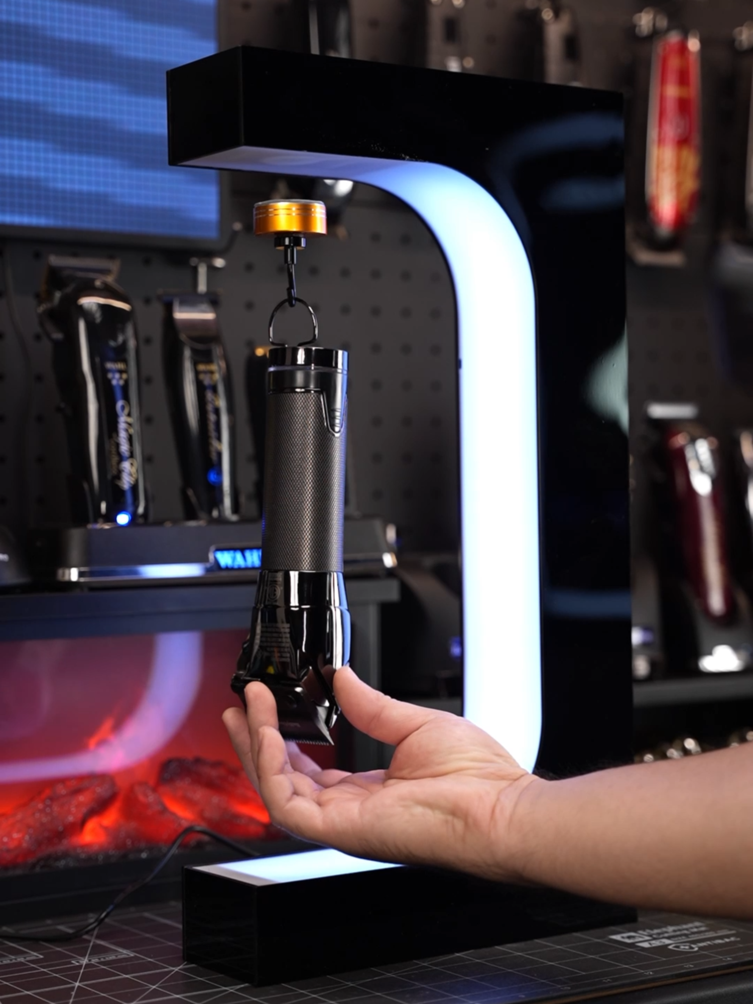 ของเล่นใหม่ แท่นโชว์แม่เหล็ก ลอยได้ Magnetic Levitation Display #barber #barberlife #BarberTools