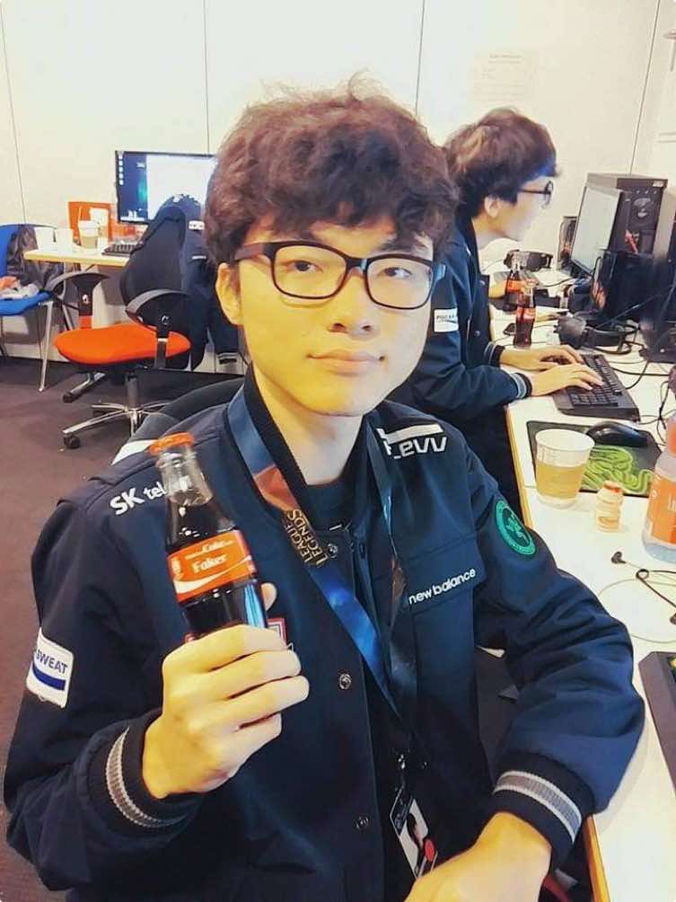 trend này sao thiếu Phếch cơ với cú lộn của anh ta được =))))) 🐧 ở một góc quay khác do SKT quay 😋 #Faker #T1 #LeeSanghyeok #이상혁 #renaluvt1 