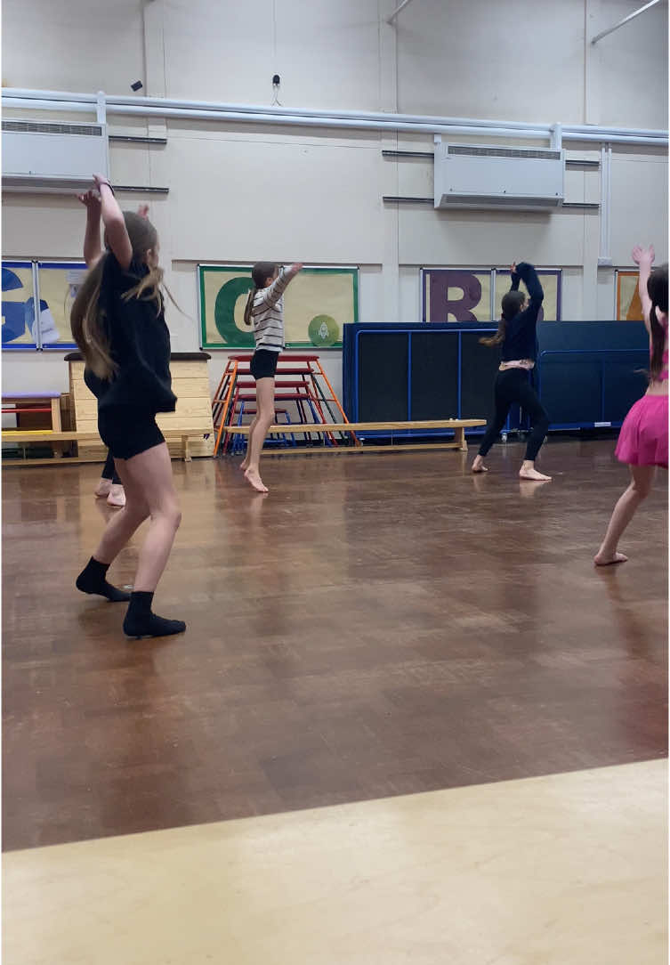 The girls have been working so hard preparing for our 2025 comp season. So proud of you all, keep pushing!☺️💖 You can sign up for HipHop & Contemporary classes now by emailing studio17da@gmail.com or by sending me a DM☁️ #dance #dancer #danceteacher #choreo #choreography #freestyle  #hiphop #commercial #dancefitness #dancing #studio17dance #studio17 #StreetStyle #hiphopdance #commercialdance #movement #fitnessclass #rap #like #follow #duet #dancepartners #dancestudio #watforddance #danceclass #danceclasswatford 