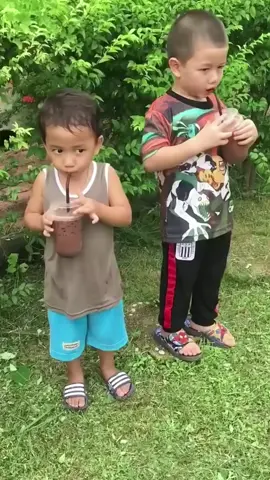 The milk has fallen #xuandongvlog #meme #food #mukbang #haha 