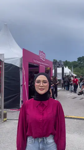 Jom meriahkan MLBB M6 Fest dengan Astro! 📣 Ada meet & greet bersama Ikmal Amry (@ikmalamry), Hariz Hamdan (@harizhamdan) & geng yang lain pada 14 Disember, pukul 3 petang kat booth Astro. Lagi best, jangan lupa singgah pentas #GOXUAN pada 15 Disember, pukul 2 petang untuk enjoy aktiviti dengan bintang-bintang GOXUAN! 🔥 Ready to level up? Lets make it epic!! 🎮 #Mobilelegendbangbang #MLBBM6 #Astro #SemestinyaBoleh #JomUsha #MLBBM6FanFest