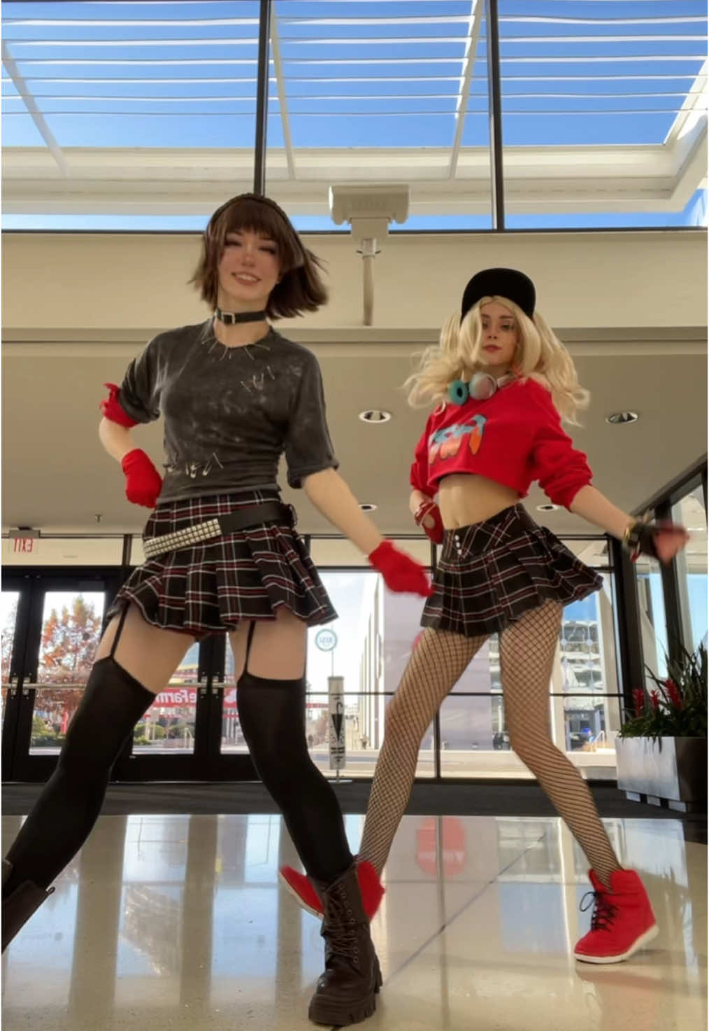 Is the starlight dancing??? With bestie @Lexi🪿 #persona5 #cosplay #persona5cosplay #makotoniijima #anntakamaki 