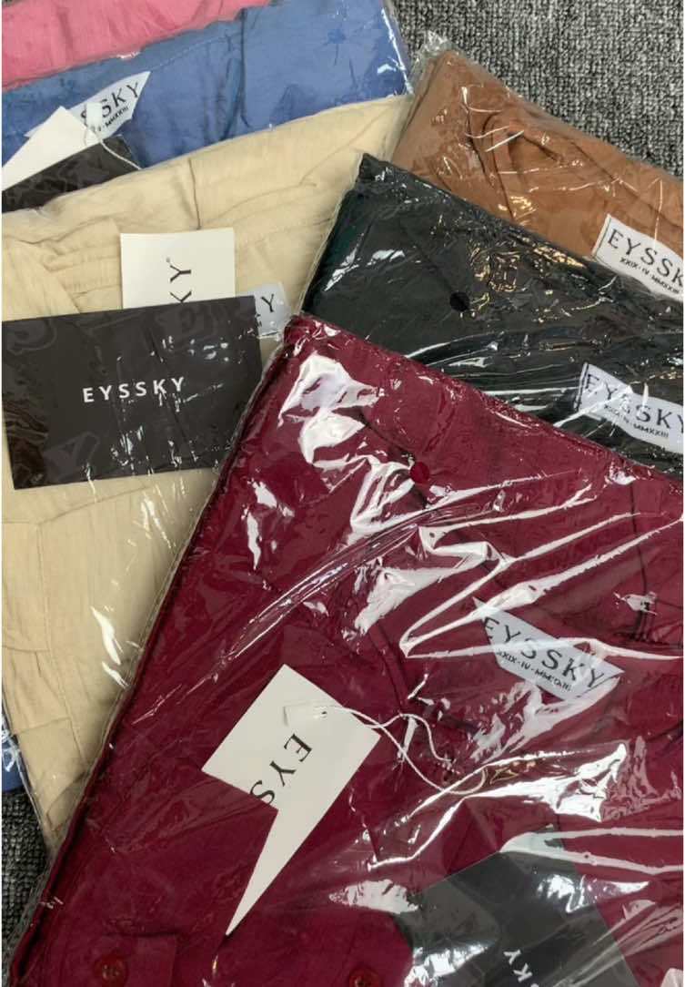 semakin bingung mau pilih yang warna apa karena cakep2 banget 🤭 #blousewanita #atasanwanita #kemejawanita #bajuwanita #namirablouse #eyssky #bajucewek 