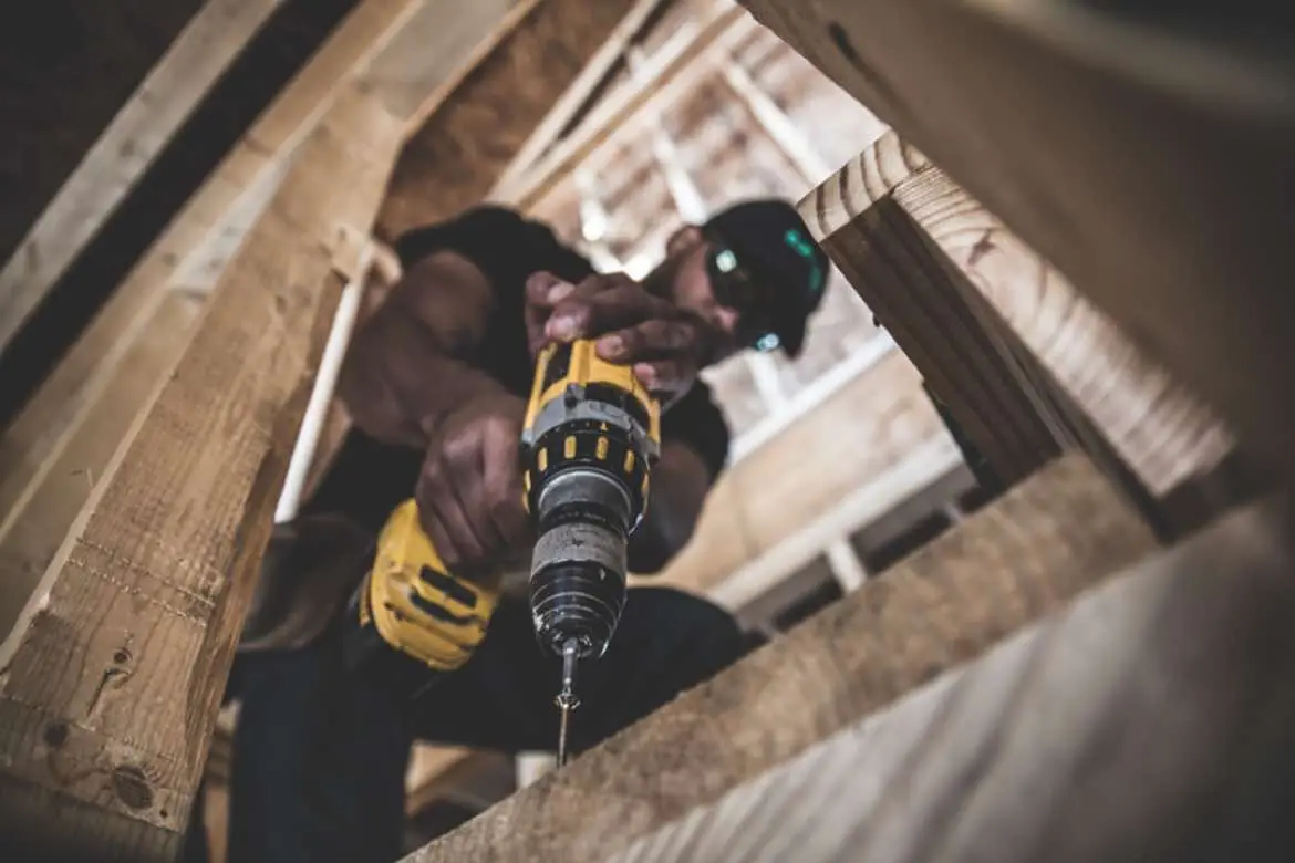 Engineered to make projects stronger, faster, and longer-lasting. Featuring our unique 4CUT™ point, they eliminate pre-drilling while providing a rock-solid bit fit with the T-STAR plus drive system. Built for versatility and performance, these screws ensure reliable results across a wide range of materials and applications. ##SPAX##SPAXfactor##deckbuilding##deckdesign##powerlags##woodworking##deckbuildertips##tipstiktok#outdoorliving 