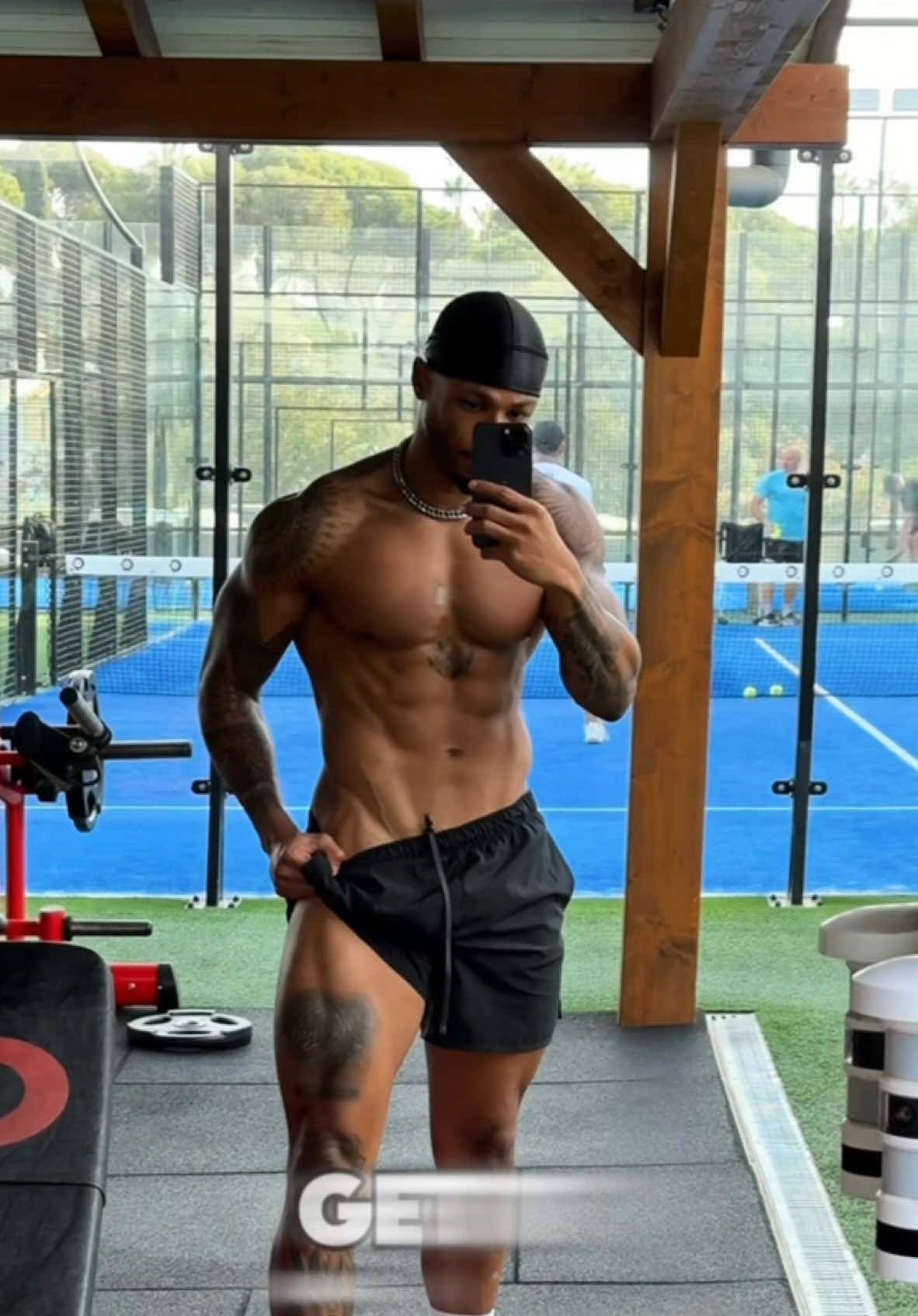 Get that V with me! DM ME “Build” on IG and I’ll help you get your dream physique 