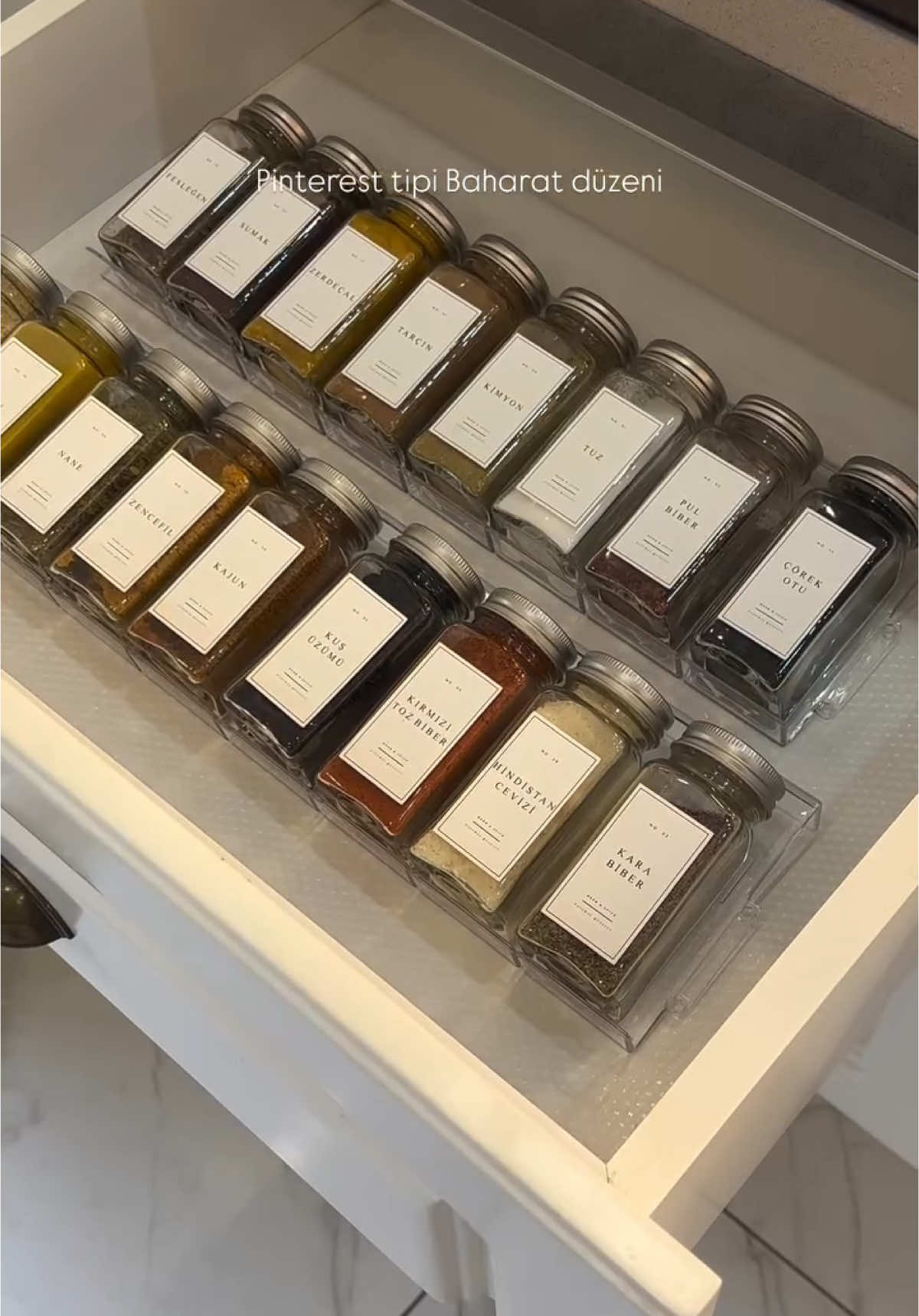 Baharat düzeni 🏃‍♀️çok güzel oldu gerçekten 💕#düzen #baharatlık #mutfak #keşfet #keşfetbeniöneçıkar 