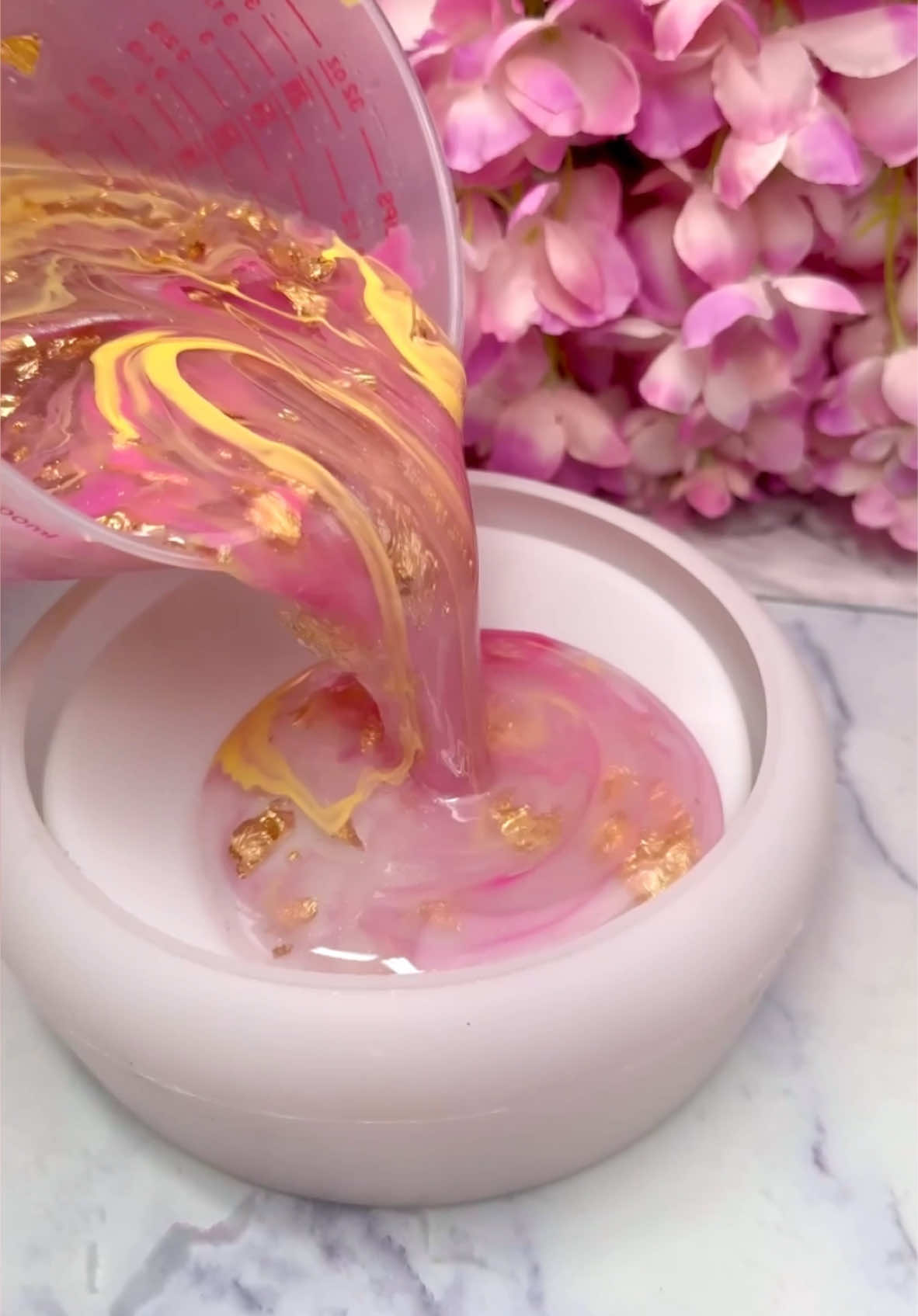 A stunning epoxy resin pour using @Mouldd Resin 💖💛#ResinArt #ColourFusion #MakersCentral #SweetAndSparkly #resinartuk #satisfyingvideo #resincolours #processart #resin_jules 
