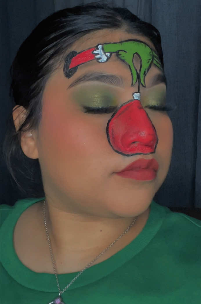 GRINCH 🤩 #fypシ #viral #trending #christmasmakeup #grinchmakeup 