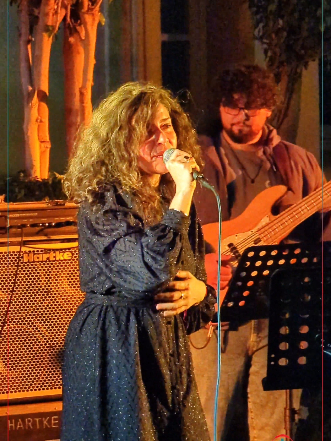 سارة مول البلاد اللي شاركت كايروكي في أغنية 