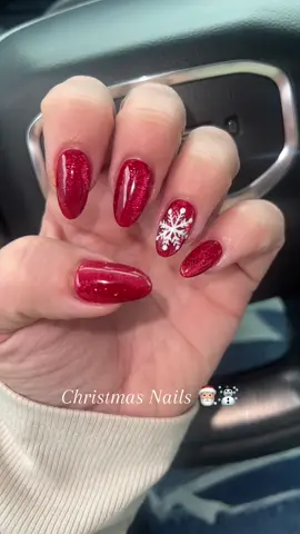 Love me some Christmas Nails! 🎅🏼🎄 #fyp #christmasnails #holidaynails #cateyenails #gelnails #nailday #naildesigns #christmasnailart 