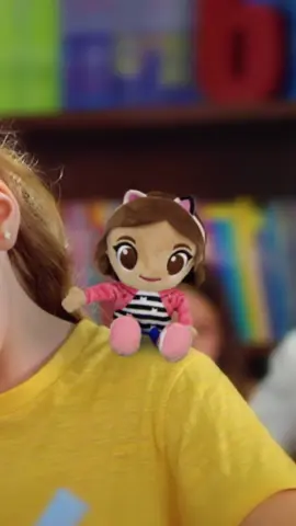 🏠🌈 ¡Llévate a Gabby y sus gatitos donde quieras! Gabby's Dollhouse se mueve y habla de verdad, dándole vida a tus historias mágicas. 😻 Un peluche interactivo lleno de sorpresas para momentos inolvidables. #GabbysDollhouse #Fotorama #Peluches #Shouldyz  #FYI 