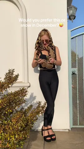 POV: winter in California be like… #christmas #winter #fashion #christmascountdown #vlogger #losangeles #fun 