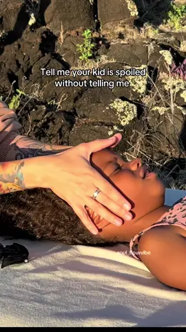 Always think how she gonna remember my massage and our sacred time together. As a single mom its very hard to spend a quality time with her, but i found the way: sports and massage. Cause i dont play toys with her , but we can enjoy cool Stuff. #singlemom #massage #fyp 