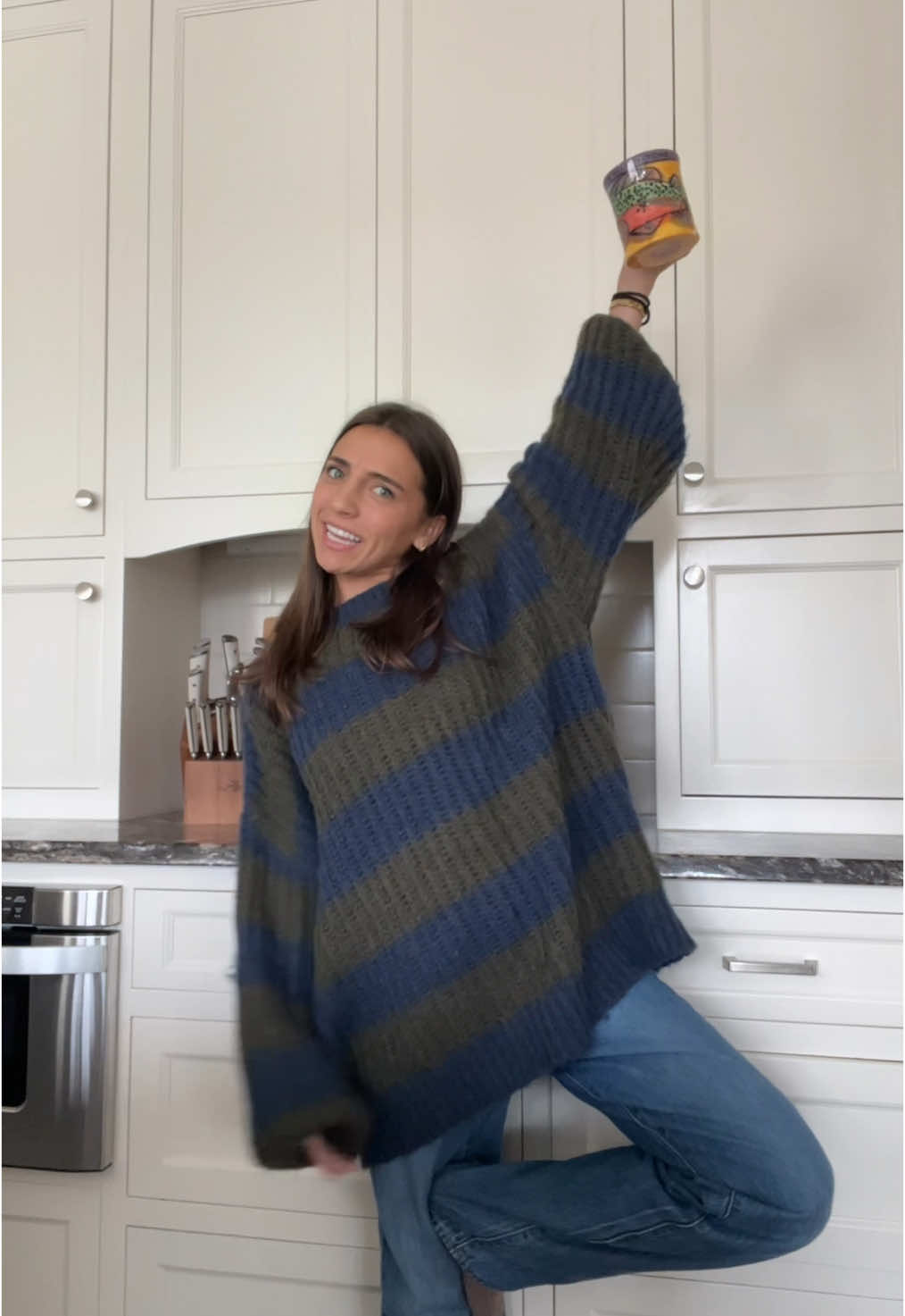 Living for big sweaters and hot tea 