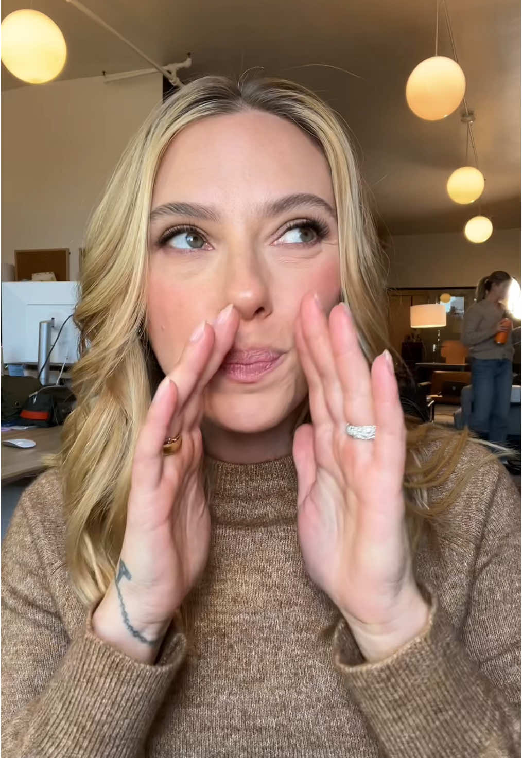 Order by today 12/13 to get gifts by the 24th! And get 30% off holiday gift sets with code HOLIDAY24 🤍 #scarlettjohansson #theoutset #holidaygifts 