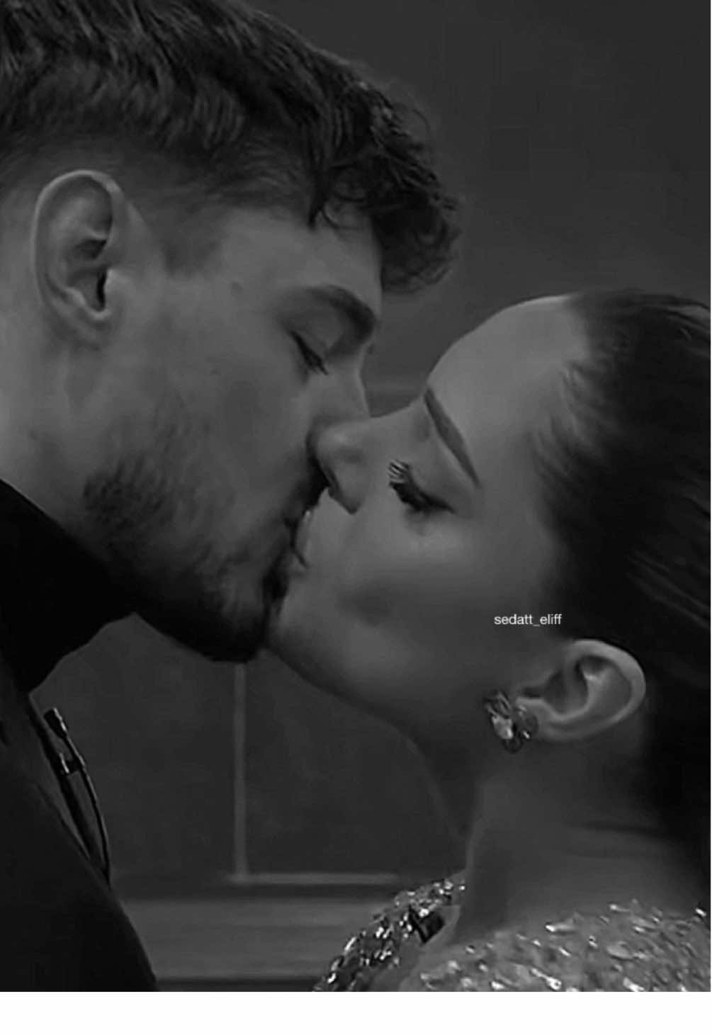 🥰 #leonardogashi #lelaseferi #leo #lela #leolela❤️ #leolejla #lejlaleo #lelaleo #bigbrother #bigbrothervipkosova #gjesti #tedua #dashuri #puthje #show #sedatt_eliff #sedatpolat #elifnuryel #elsed #trendy #edits #videoviral #kiss #couple #heart #💋 @lela.seferi @Leonardo Gashi 