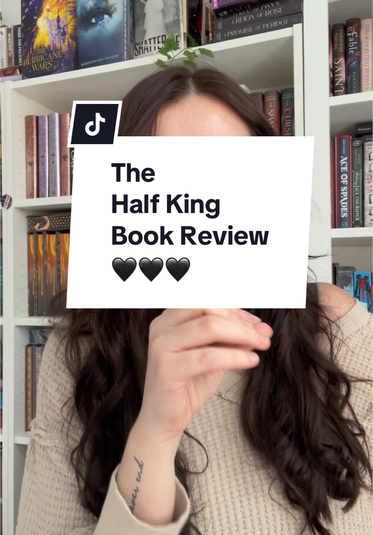 This book pleasantly surprised me! 🖤 #BookTok #bookrecommendations #booktoker #romantasy #romancebooks #fantasybooks #thehalfking #bookrecs #bookreview #bookreviewer #bookreviews #bookcollection 