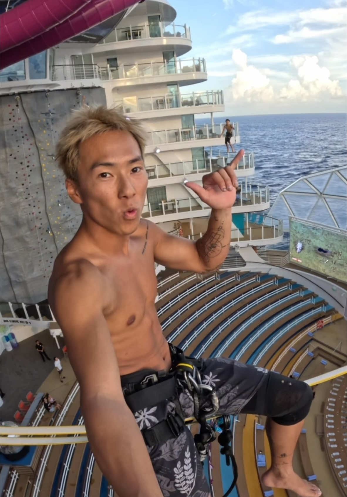 Super humans are real, and this is how we know 🤯 @itsuki.hosoe #UtopiaoftheSeas #cruise #weekend #crewlife #thrill #crew