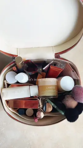 your sign to get the @Saie vanity case #makeupbag #whatsinmybag #bellahadid #saiebeauty #saievanitycase #grwm @ILIA Beauty @laneige_us 