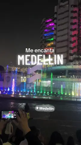 Si nos Vámos  para Medellín,  la ciudad  con los mejores  alumbrados y juego de luces de Colombia. #medellinesunachimba  #alumbradosmedellin #juejosdeluces #alumbradosepm #alumbradoscolombia #nosfuimosparamedellin #medellin #medellincolombia #medellintour #medellintravel #medellinesunachimba