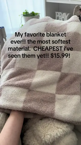 the viral checkered blanket only $15.99!! A GREAT christmas present!!  #checkerboard #checkerboardblanket #viralblanket #blanketonsale #tiktokblanket #tiktokshopblanketsale #blanketsale #tiktokshopfind #tiktokblanketsale #viralblanketsale #checkeredblanketsale #fyp #tiktokshopsales 