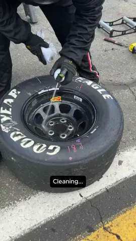 5 lug pit stops are a fan favorite! Happy 5-lug Friday! #racing #NASCAR #pitstop