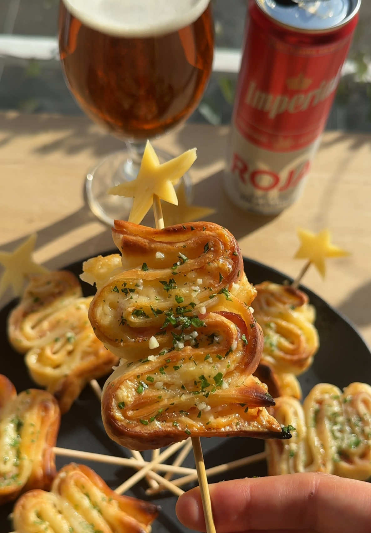 Arbolitos navideños 🌲 - 2 tapas de tarta  - Jamón  - Queso  - Manteca  - Provenzal  #Receta #navideña #Recipe #christmas #arbolitos #ideasen5minutos #recetasfaciles #recetastiktok #recetasquefuncionan #picada 