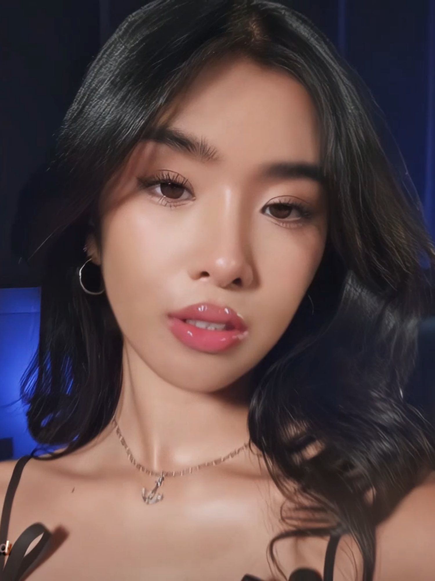 easily weak for sophia and her lip gloss #sophia #sophiaedit #sophialaforteza #katseye #katseyeedit #katseye_sophia #sophiakatseye #katseyesophia #edit #fancam #fy #fyp #fypシ #foryoupage #viral #trending #xzybca #hybe