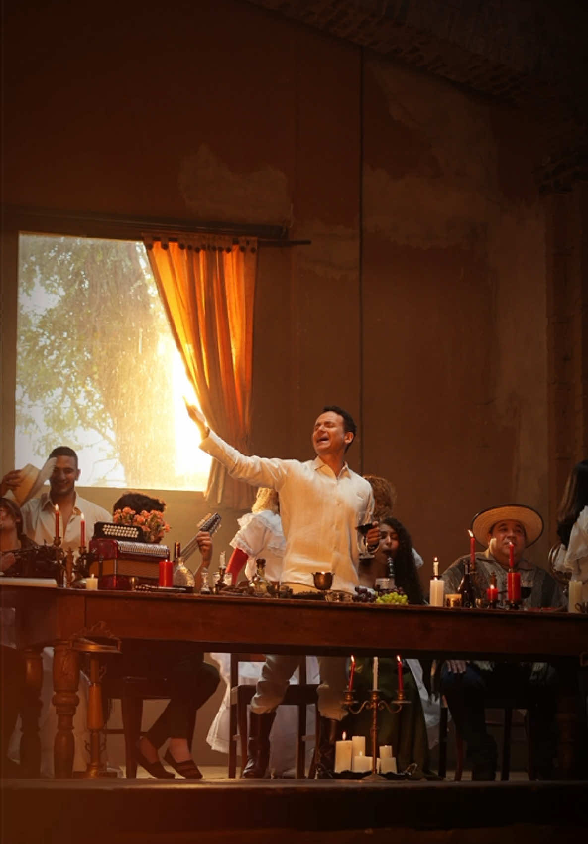 Ser feliz sale barato, caminar sin zapatos, salir con los amigos, pasar un buen rato. #FonsecaMusic #Clasicos #MusicaLatina #AmorEnTiemposDeTropicalia #CancionesDeAmor #LenguajeDeFonseca #CANTOALAVIDA 