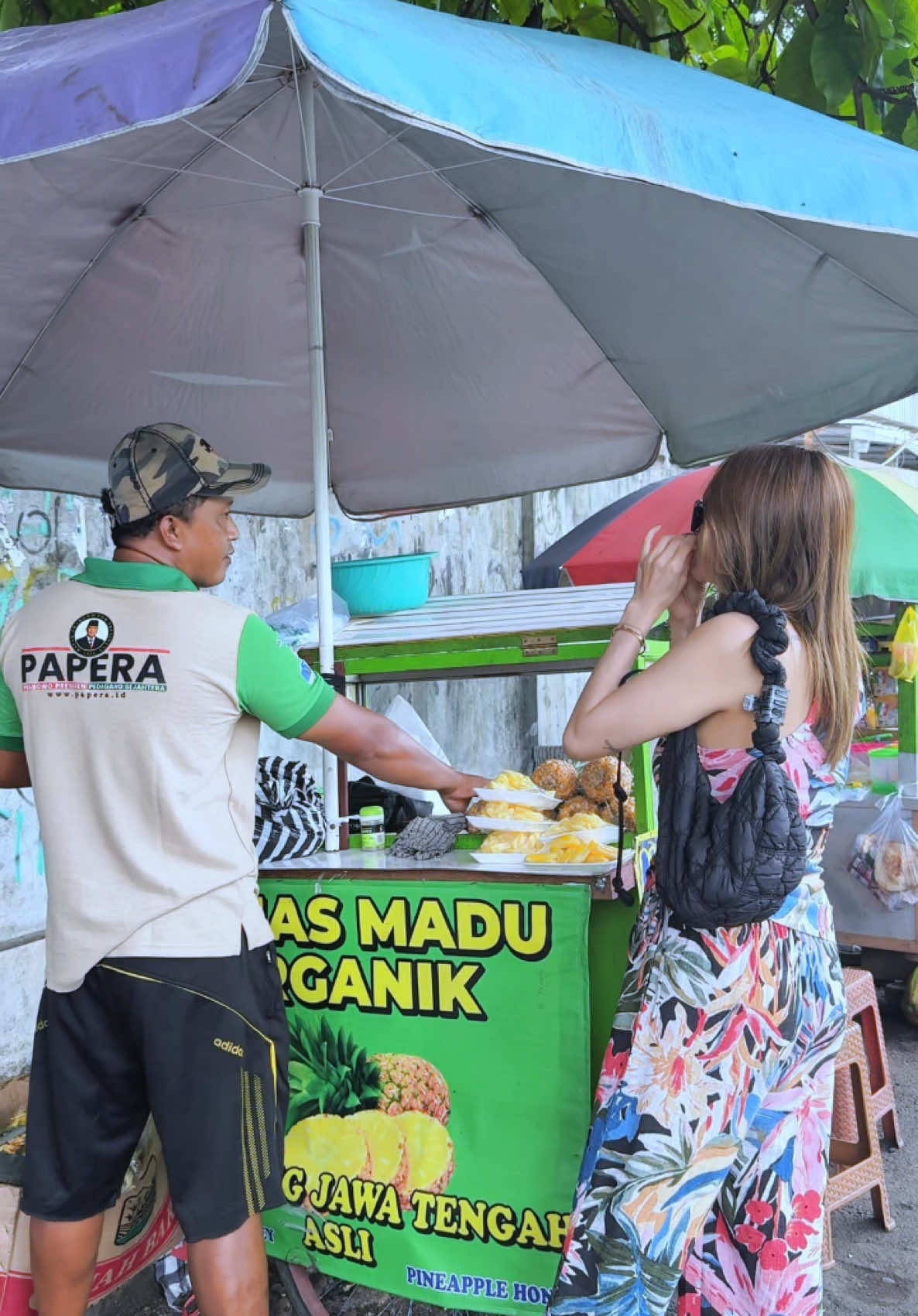 Kalian manisan mana nanas madu apa nanas biasa..?
