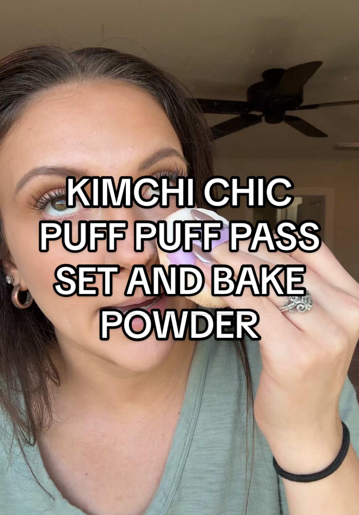 I usually dont love makeup powders but THIS! Someone it gets rid of my pores without making me look DRY. Actually obsessed #kimchichic #puffpuffpass #puffpuffpasspowder #settingpowder #makeup #oilyskin #makeupreview #newyearnewaura #tiktokshopholidayhaul #mademyyear #tiktokshopcreatorpicks 