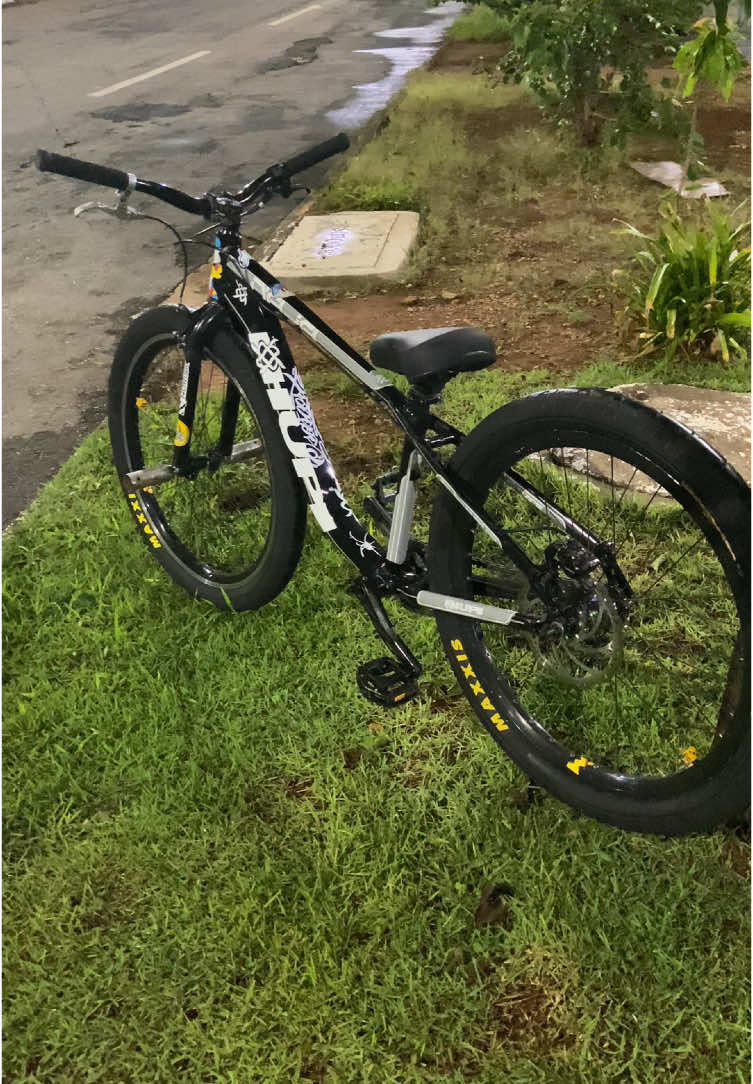 Hupizada preta ☠️🤯 . . . . . . . . #tik_tok #fy #explore #hupi #244naoécrime #gios #fypシ #hupinaja #viraltiktok #bike #brasil #graudebike #46 #graudemoto #244original #wheeling #bikers #grau #244 #brazil #viral_video 