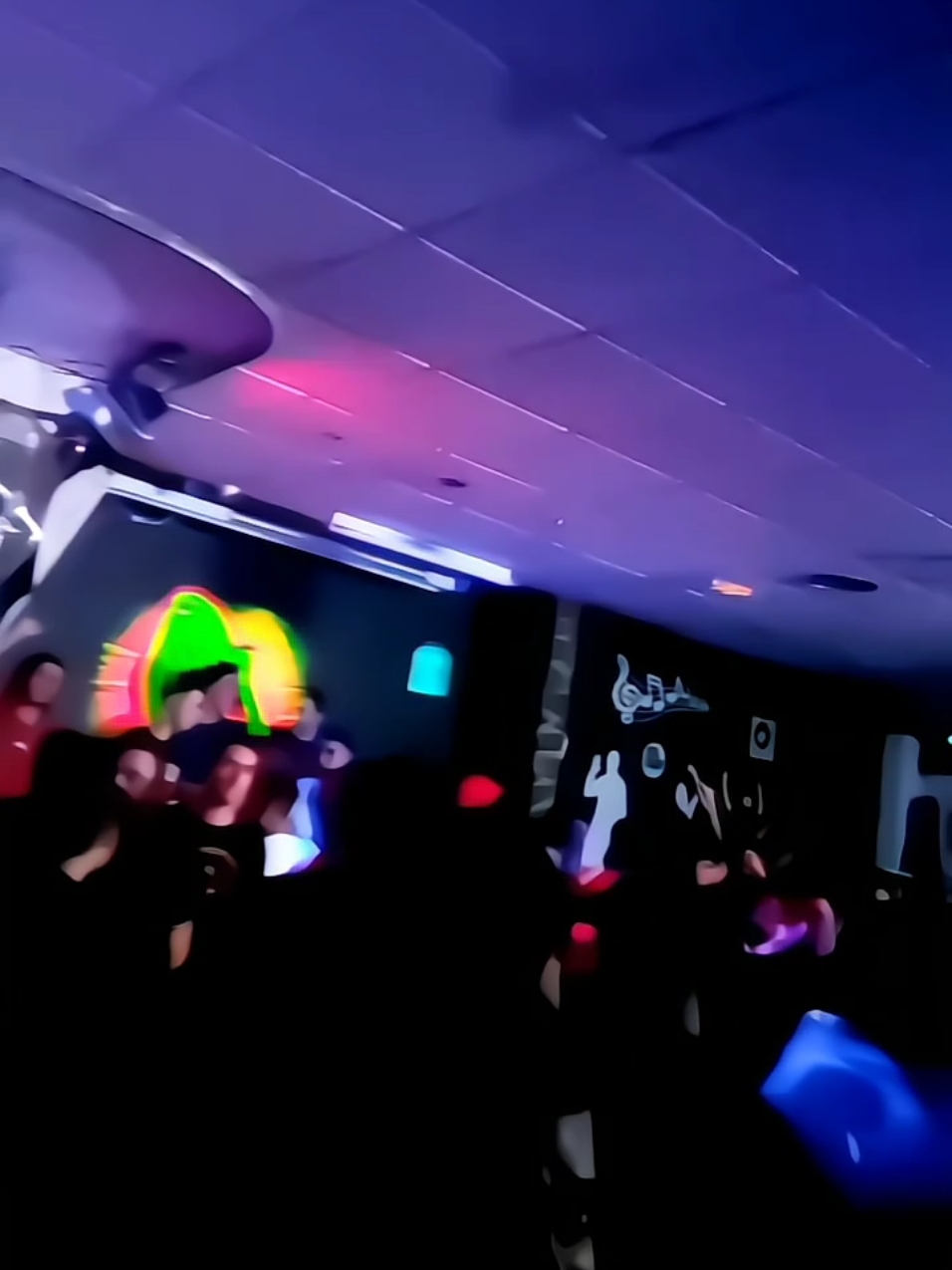 Para fingir salidas 🥃 #parafingir  #fingir  #discoteca  #enladiscoteca  #fiesta  #party  #antro  #estadosparawhatsapp  #viral_video  #hi 