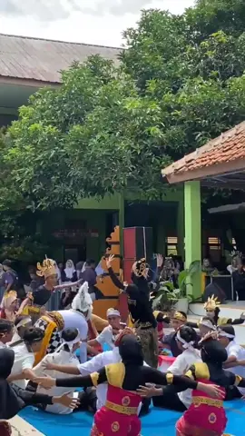 PENTAS SENI NUSANTARA3 SMP NEGERI 6 CILEGON KELAS 9H #fypage #pentassenisekolah #smpnegeri6cilegon #ninehilarious #baliindonesia #baliindah🌴 #xybcafyp #fyppp 