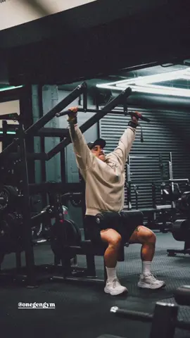 Back attack! This back machine is 🔥🔥 #backworkout #Fitness #workout #lats #onegengym #claremont 