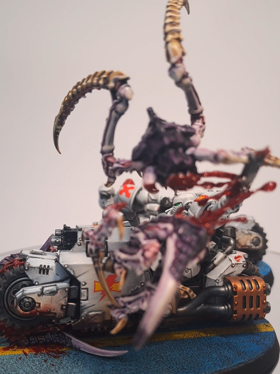 White Scars - Double Kill and Akira Slide! These models will eventually be sold on my online shop but until then, you can go see them on display at the Warhammer Store in Portsmouth 😎 The staff member there was insanely nice and I really appreciate them displaying my work, so please pop down and have a look at all the amazing miniatures by local artists 🤯 =UPDATE= I feel I should tell you the it's a Tyranid Leaper jumping at the rider, so it made more sense for him to hit outwards with Space Marine hyper reflexes. It's NOT a drive-by-slicing. #MondoBash 2024 #WarhammerStorePortsmouth #Portsmouth #Warhammer4OK #WhiteScars #Outrider #Primaris #SpaceMarines #WhiteScars40K #Warhammer #WarhammerCommunity #SpaceMarineOutriders #Bikers #Tyranids #AkiraSlide #DoubleKill #GamesWorkshop #Warhammer40K #WarGamingMiniatures  @Warhammer.Display
