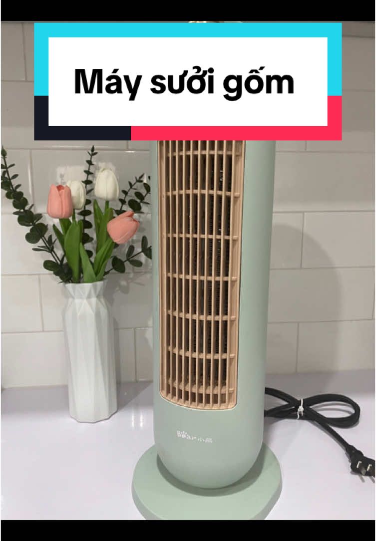 ẤM ÁP CẢ MÙA ĐÔNG MÀ KHÔNG LO KHÔ DA KHI NHÀ BẠN CÓ QUẠT SƯỞI GỐM BEAR C20B1 Mùa lạnh nào Bear cũng cháy hàng QUẠT SƯỞI GỐM này. Ghi điểm trong mắt khách hàng bởi thiết kế quá đẹp nhưng ấn tượng nhất phải là CÔNG NĂNG của sản phẩm: 🔥 Công suất 2000W làm ấm cực nhanh chỉ trong 3s 🔥 Công nghệ làm ấm bằng sưởi gốm PTC, tỏa nhiệt góc rộng giúp ấm đều và ổn định 🔥 Hệ thống sưởi dọc, làm ấm dịu và không gây khô da 🔥 Chống cháy, tự ngắt điện khi bị nghiêng, đổ 🔥 Không gây ồn, ánh sáng dịu nhẹ dù dùng buổi tối cũng không ảnh hưởng đến giấc ngủ Đặc biệt, máy sưởi gốm Bear tuy nhỏ mà có võ với diện tích làm ấm lên tới 20m2 đó! Mùa đông năm nay được dự báo sẽ rét đậm hơn mọi năm - Nhanh tay sắm Máy sưởi Bear nha ạ