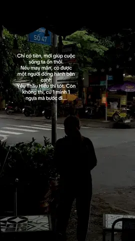 Có những gánh nặng không thể san sẻ cùng ai .Chỉ có thể gánh bên vai phải, rồi chuyển sang vai trái ...