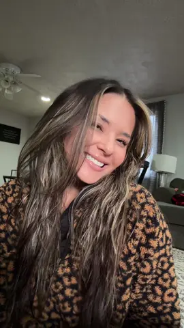 Natural brows 🦢🪞✨ #MomsofTikTok #momstyle ##glowymakeup 