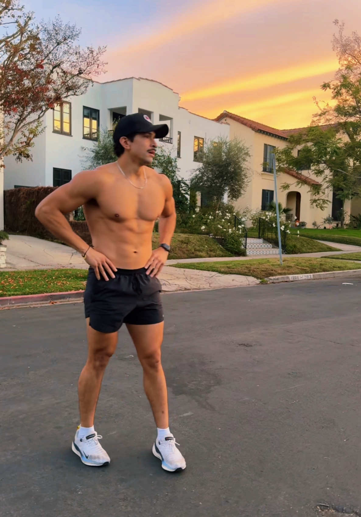 Sunset runs are low key the best 🌆 #run #Running #runningmotivation 