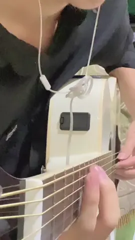 kepleset dikit ga ngaruh. #akumilikmudewa19 #dewa19 #fingerstyle #yamahaapx600