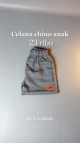 Celana si kecil nya cuma 23 ribu aja nih bunda 🤗🥰#celanachinosanak #celanachinos #celanaanak #celanapendek 