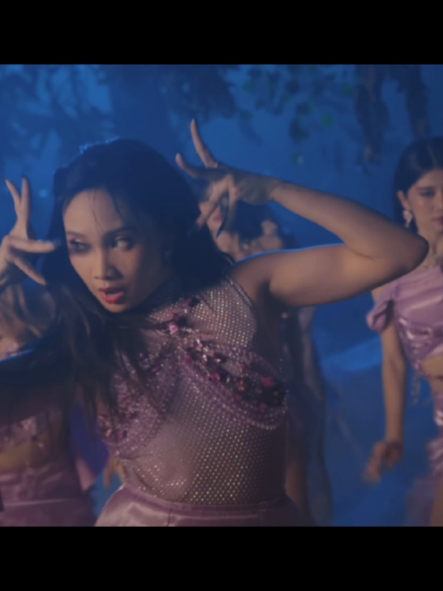 This song is SO ADDICTING 🗣🗣 WHAT DID THEY PUT IN HERE 🙌😩 . 🎵: YOU DID IT - KAIA . #ppop #pop #gg #girlgroup #you #did #it #kaia #philippines #filipina #idol #artist #mv #performance #dance #dancer #singer #rap #vocals #musica #fc #fancam #fyp #style 