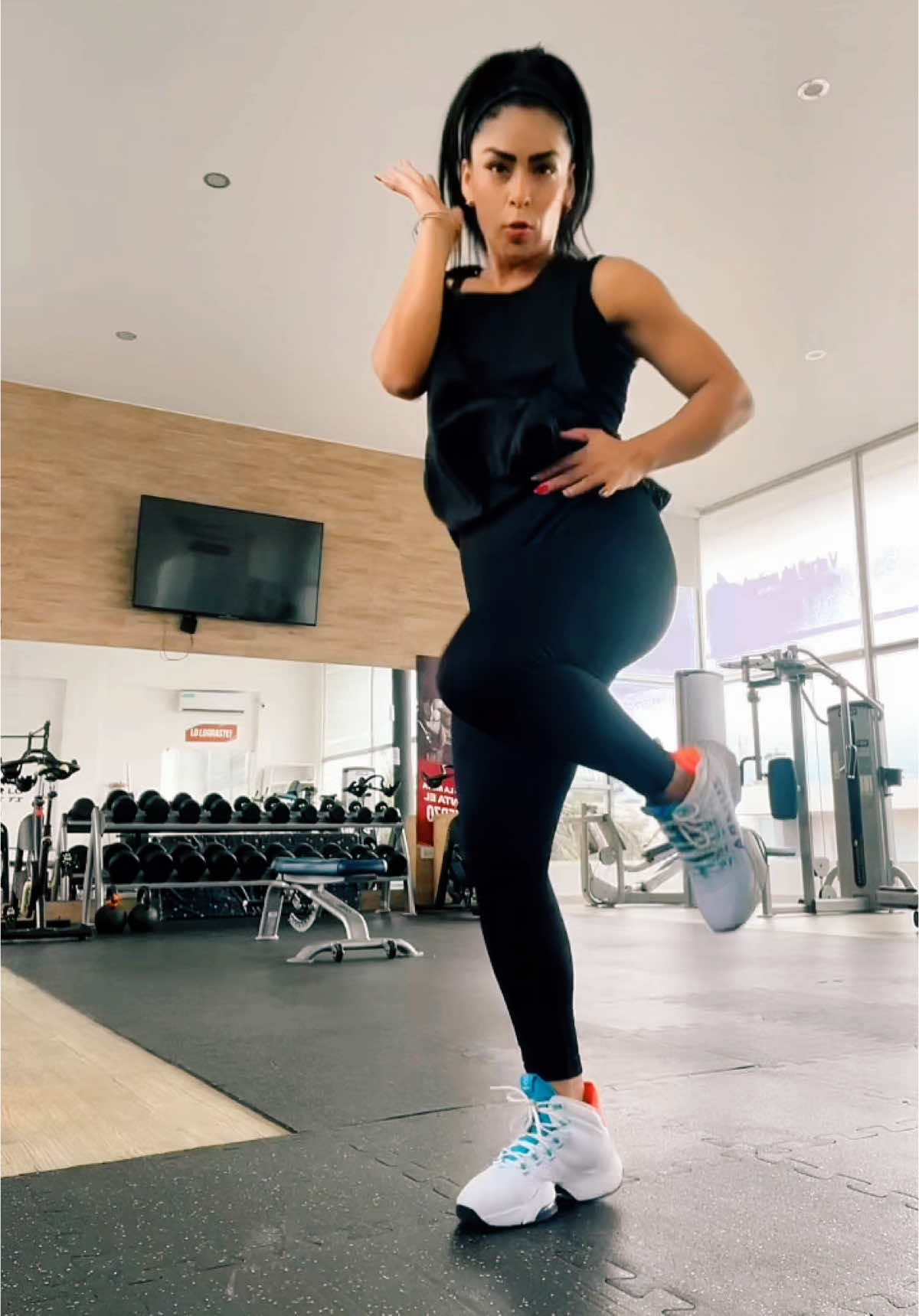 Downtown 👯🎶 #downtown #annita #jbalvin #dance #baile #anitta #fyp 