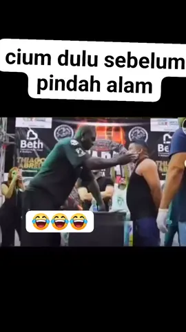 cium dulu keningnya sebelum pindah alam🤭🤭 #lomba tampar luar negeri  #fy #fyp 