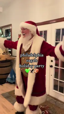 guess we made the nice list this year!! such a fun night! huge thank you to all of santas elfs 😉@abercrombie @FOCO @Lovesac @Albion Fit @dpHUE #eagles #philly #football #nfl #wags #eagals #christmasparty 