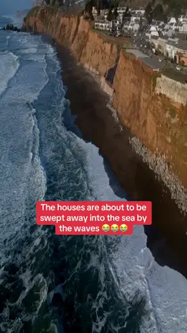 The houses are about to be swept away into the sea by the waves 😭 #disasters #dangerous #beach #waves #house 