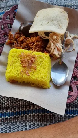 sarapan nasi kuning  #bahanswmu #mentahanvideo #nasikuning 