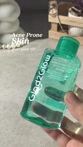 Korg tgh cari micellar water untuk kulit berj3rawat? Yes, you found it! Plus dia tak pedihkan mata tau, don’t worry. 💗 Disclaimer : kesan mungkin berbeza kepada setiap individu. #glad2glow #glad2glowmicellarwater #micellarwaterforacneproneskin #g2gmicellarwater 
