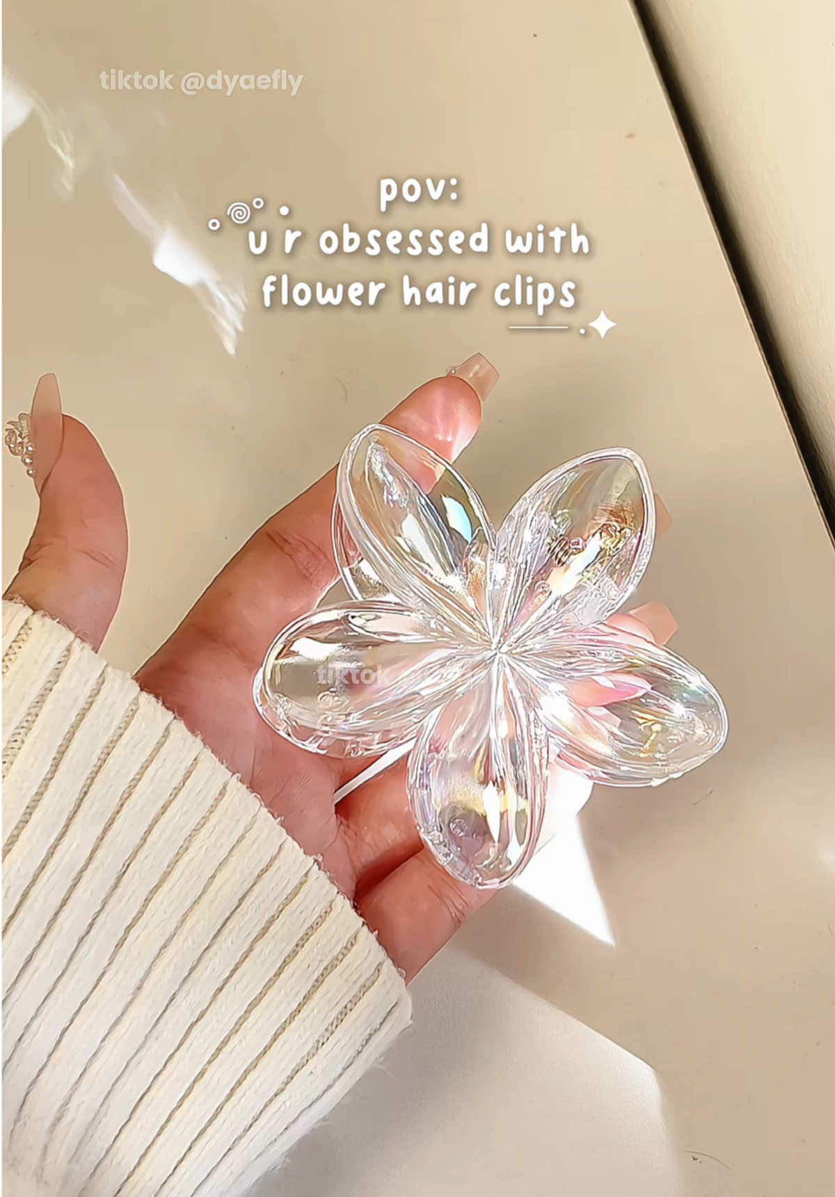boleh tukar tukar kat handbag/totebag korang hehe 🙌🏻✨  #flowerhairclips #hairclips #hairclipscute #cutehairclips #transparenthairclips #hairclipmurah #sepitrambut #sepitrambutmurah #flowerclips #klipbunga 